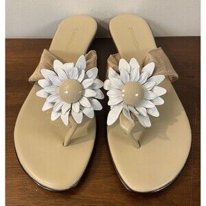 Naturalizer Daisy Flower  Slip On Thong Casual Sandal Womens 9.5 Flip Flop White